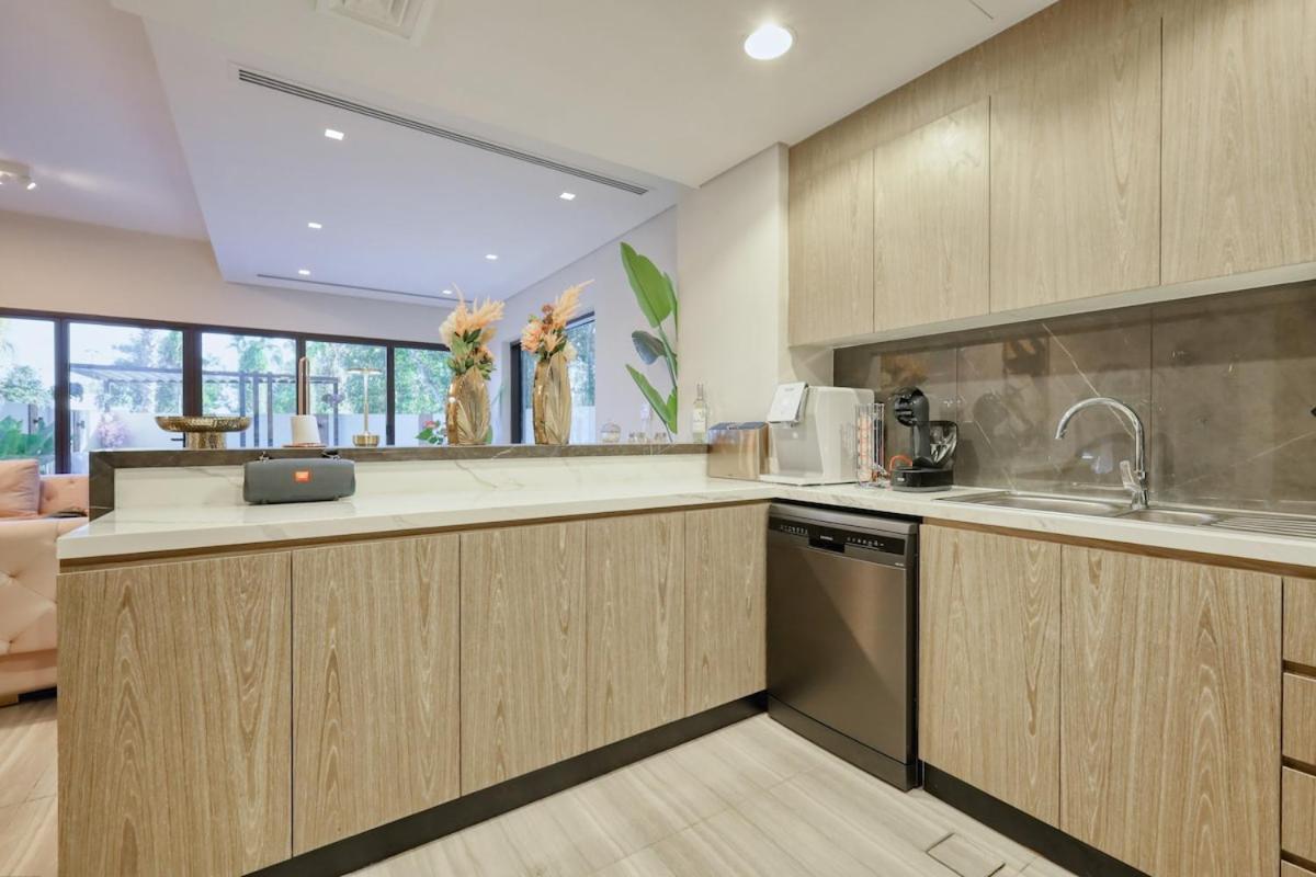 Stunning 4 Bed Villa, Private Pool, Damac Hills Dubai Dış mekan fotoğraf