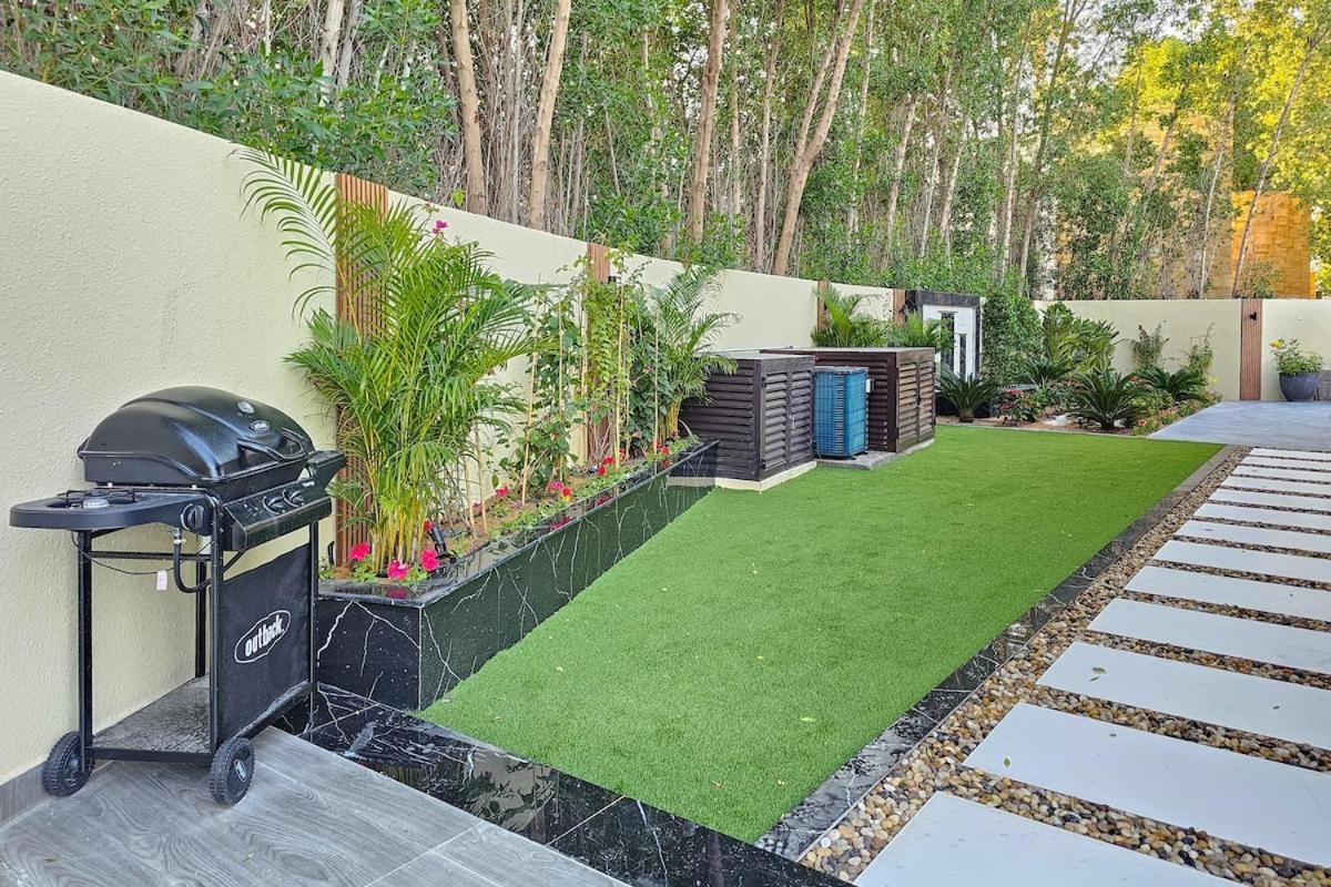 Stunning 4 Bed Villa, Private Pool, Damac Hills Dubai Dış mekan fotoğraf