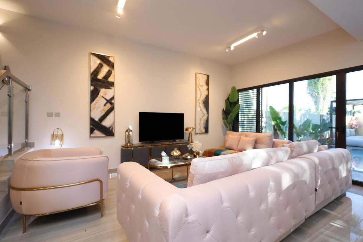 Stunning 4 Bed Villa, Private Pool, Damac Hills Dubai Dış mekan fotoğraf